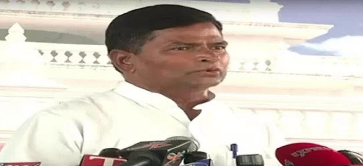 Congress MLA Chinna Reddy attacked by TRS activists